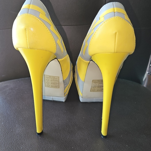 EUC BEAU + ASHE AIYANA, 8.6 US, GREY/YELLOW - Picture 3 of 4